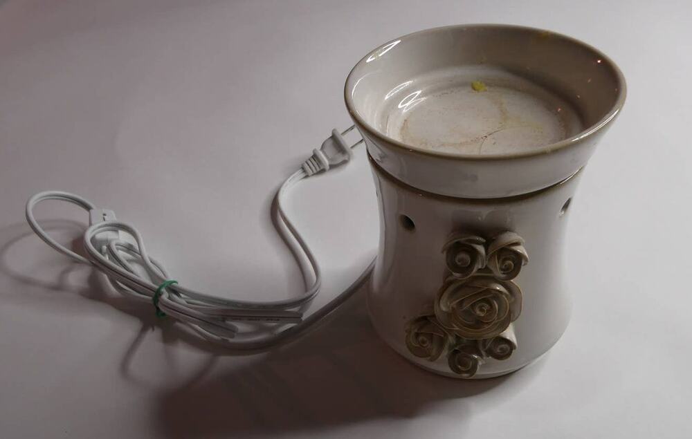 Scentsy "Flower girl" wax warmer, 6" tall, 5" wide